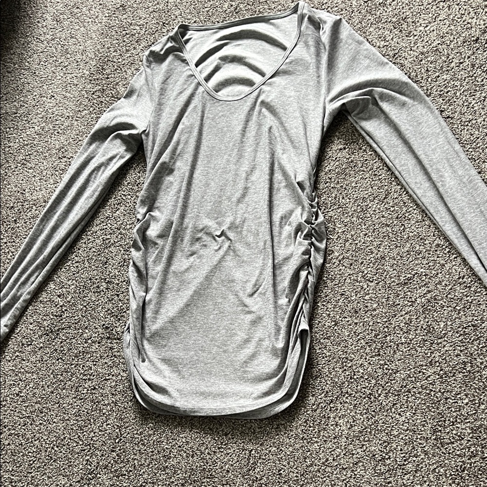 BNWOT Beyond Yoga Beyond the Bump lightweight long sleeve maternity top (size S)